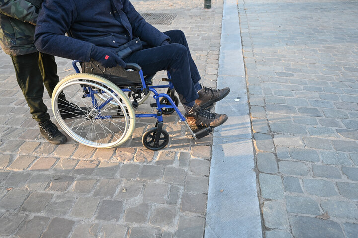 Comment la domotique améliore l'accessibilité pour les personnes à mobilité réduite